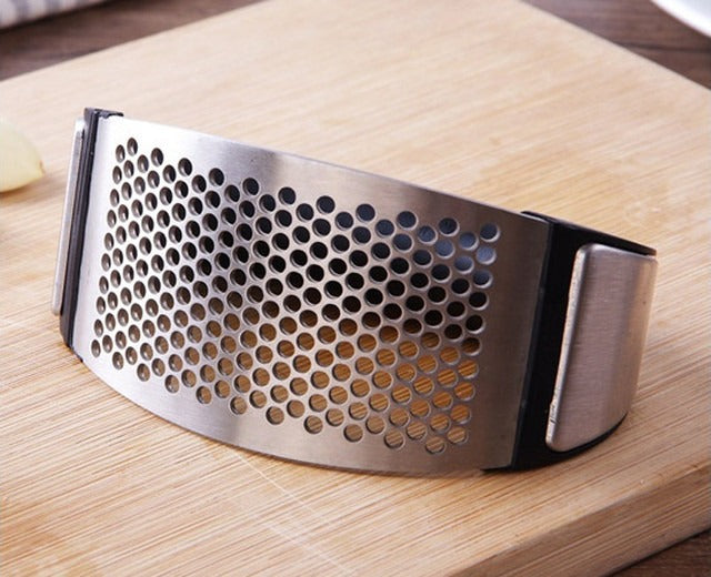 Manual Garlic Press Rocker with Handle – Stainless Steel Garlic Crusher, Squeezer, Slicer & Mincer | Easy Handheld Chopper Kitchen Gadget Tool